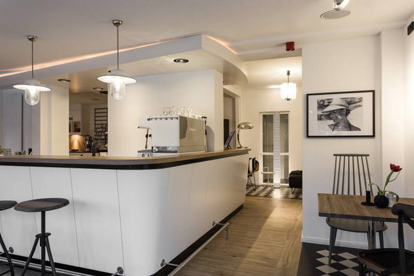Yogareise NORDSEE | Moderner Empfangsbereich im Hotel Das Kubatzki an der Nordsee
