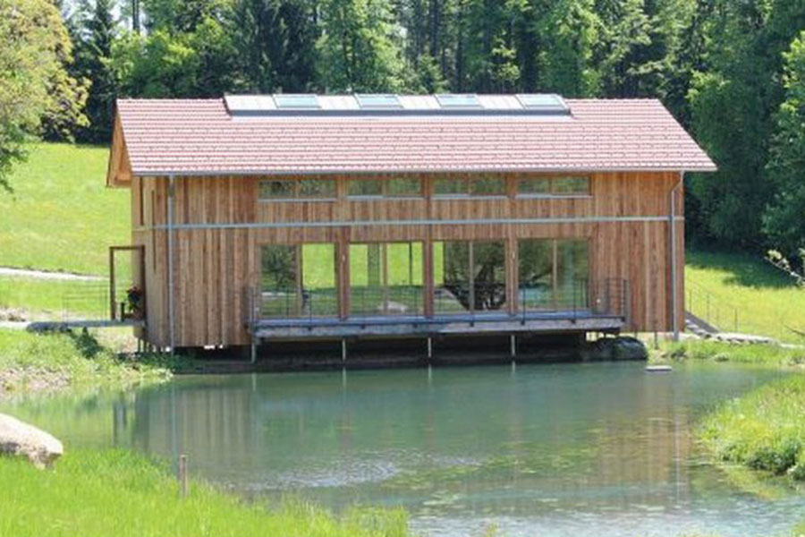Aussenansicht des Atelierhauses „Ida Segl“ auf der „GutsAlm Harlachberg“
