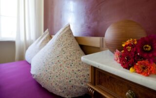 Schlafzimmer in der „Villa Katharina Maria“ auf der „GutsAlm Harlachberg“