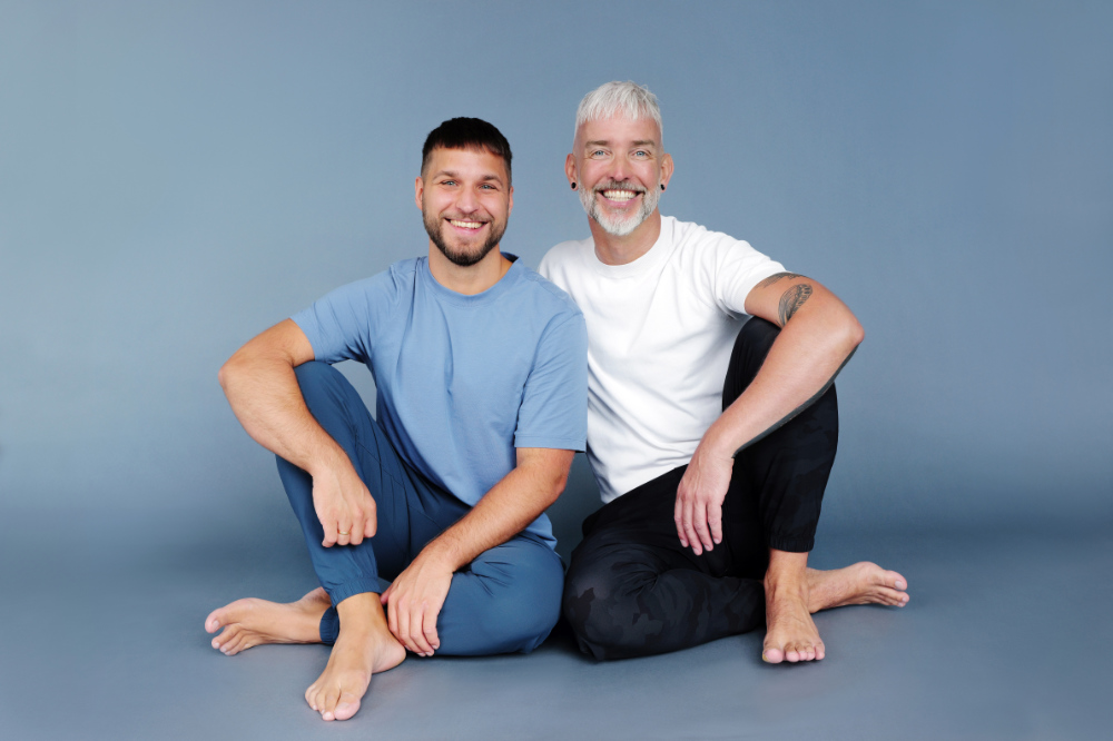 Die beiden Yogalehrer Joachim Koch und Mate Granic von YANG YOGA.